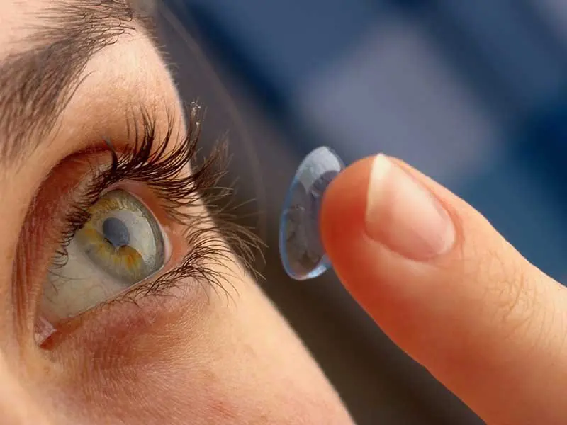 Toric contact lenses – a popular solution for those with mild astigmatism due to aesthetic appeal, lightweight nature, and clarity at all angles