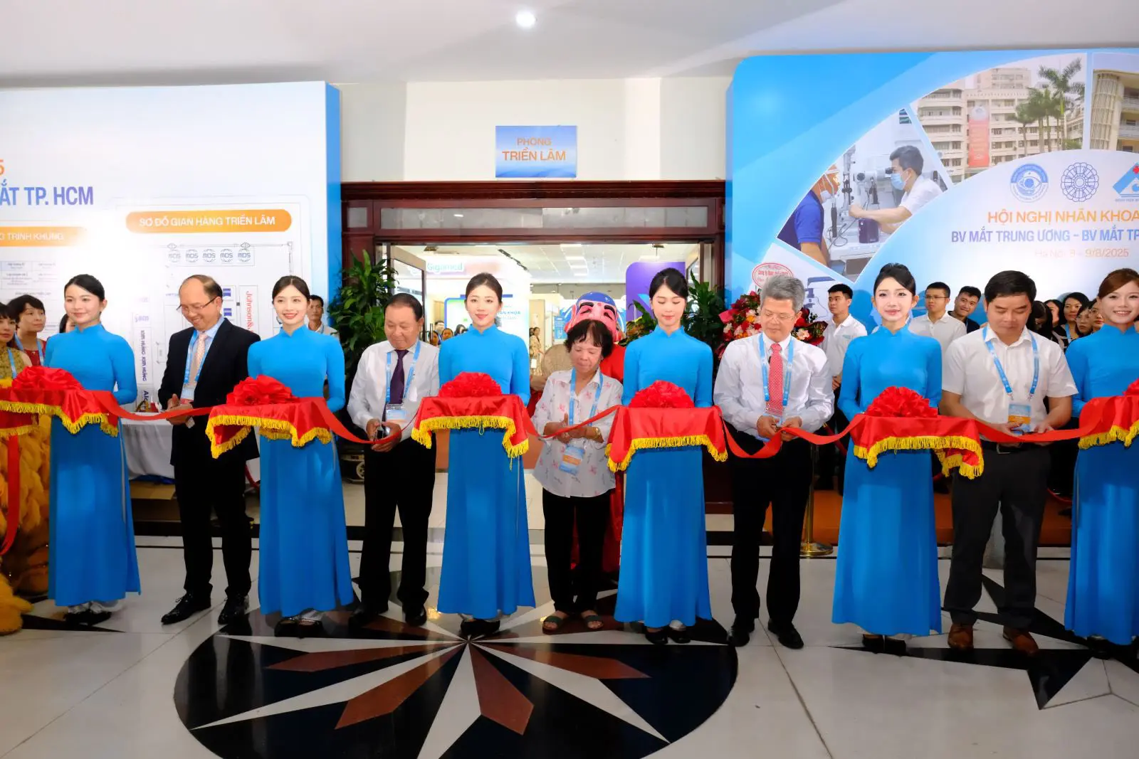 Lễ ký kết hợp tác đào tạo điều trị khúc xạ giữa Bệnh viện Mắt Trung ương, Bệnh viện Mắt TP.HCM và Tập đoàn Carl Zeiss