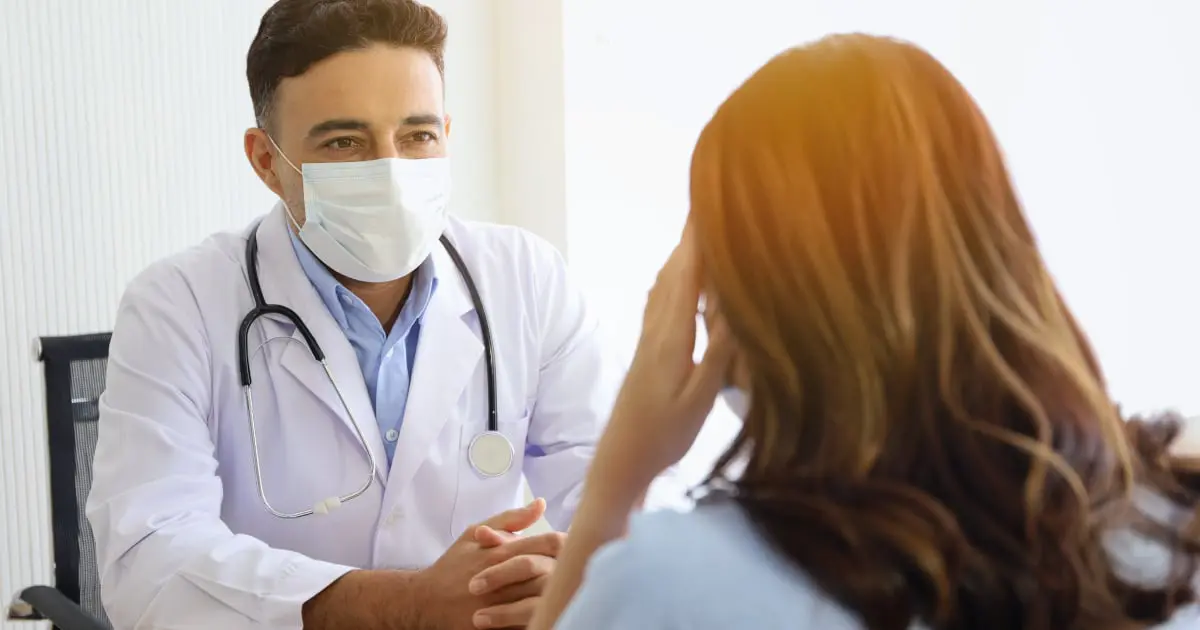 Đến cơ sở y tế uy tín để được thăm khám và chẩn đoán khi bị co giật mắt