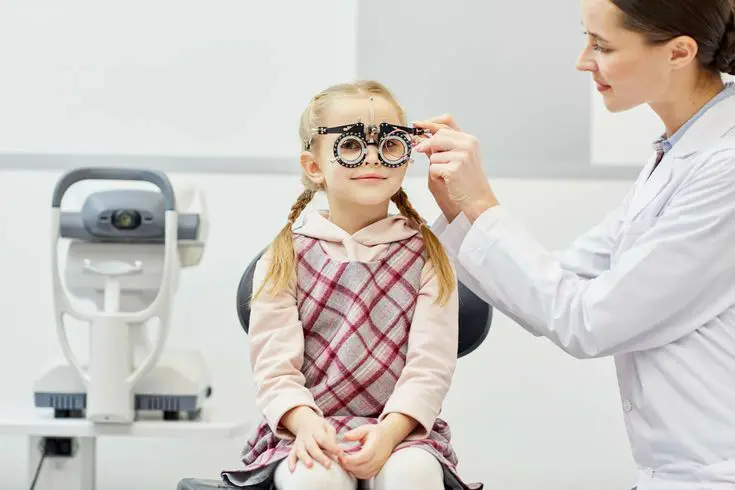 Thời điểm vàng để khám mắt cho trẻ từ 6 đến 18 tuổi