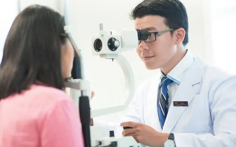 Tinh thần kiên trì tìm giải pháp tối ưu cho bệnh nhân là giá trị cốt lõi mà Hai Yen Eye Care luôn theo đuổi