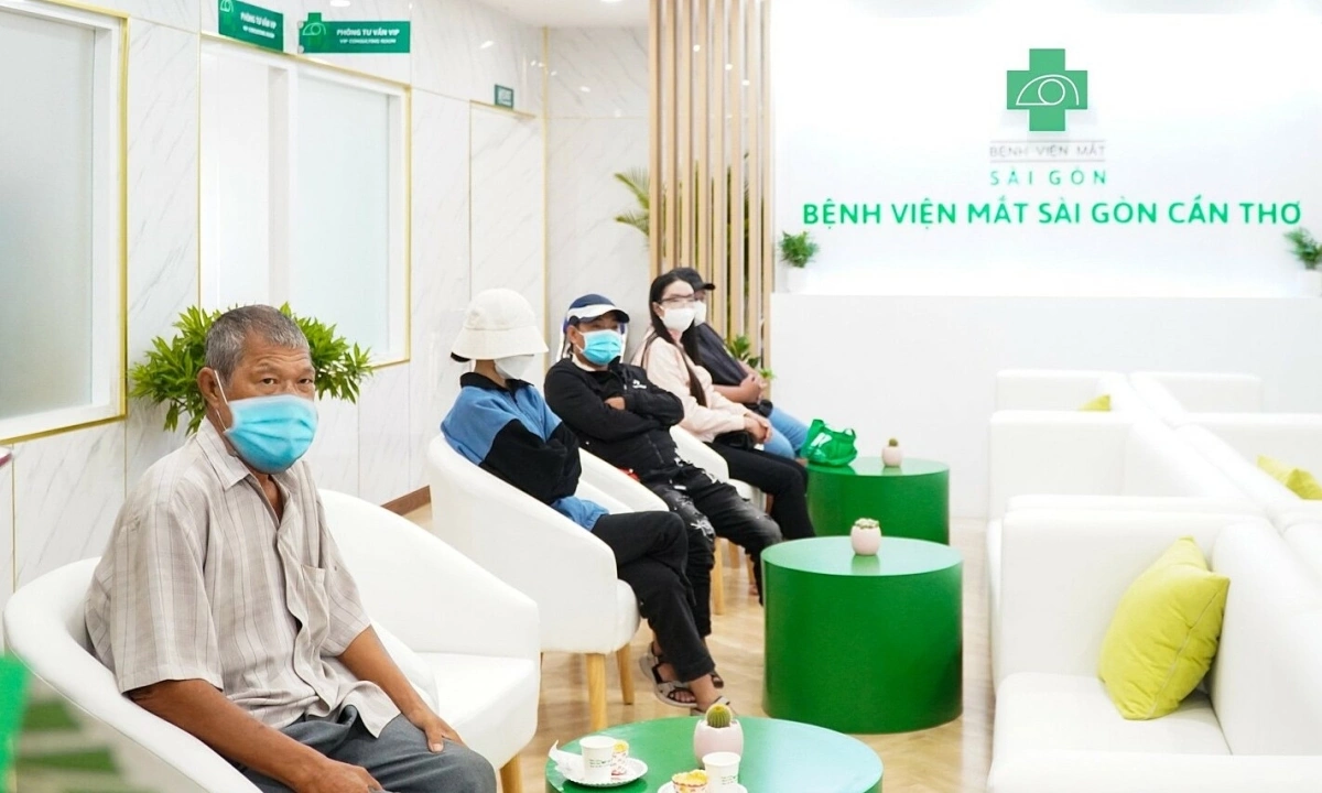 Kiểm tra mắt định kỳ tại Bệnh viện Mắt Sài Gòn Cần Thơ