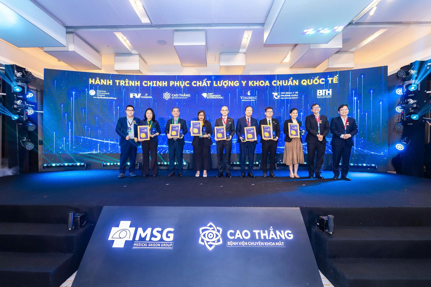 Six leading JCI-accredited medical institutions in Vietnam attending scientific reports at the conference