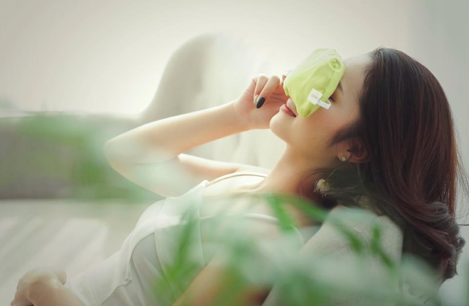 Chườm lạnh hỗ trợ giảm sưng đỏ và khó chịu