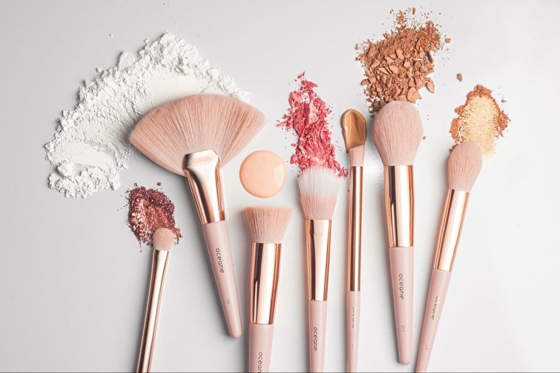 Avoid using old or expired makeup on the sensitive eye area