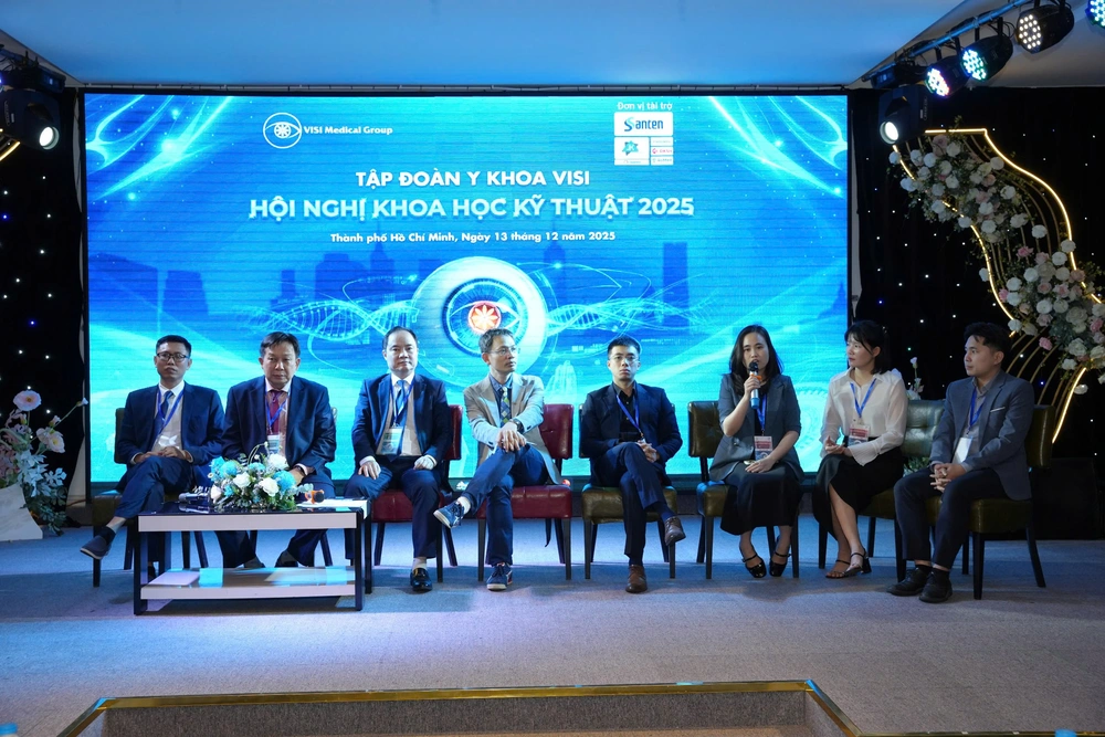 Master Pham Thanh Danh speaking at the event