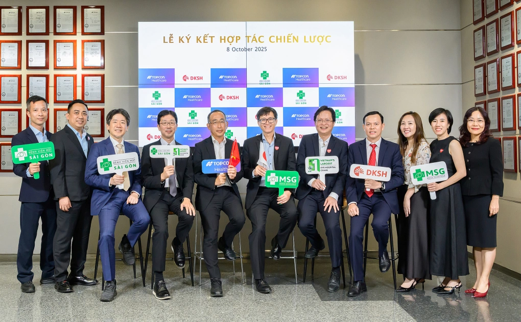 Ban lãnh đạo Tập đoàn Y khoa Sài Gòn, Topcon Healthcare và DKSH Việt Nam tại lễ ký kết hợp tác chiến lược. Ảnh: Tập đoàn Y khoa Sài Gòn