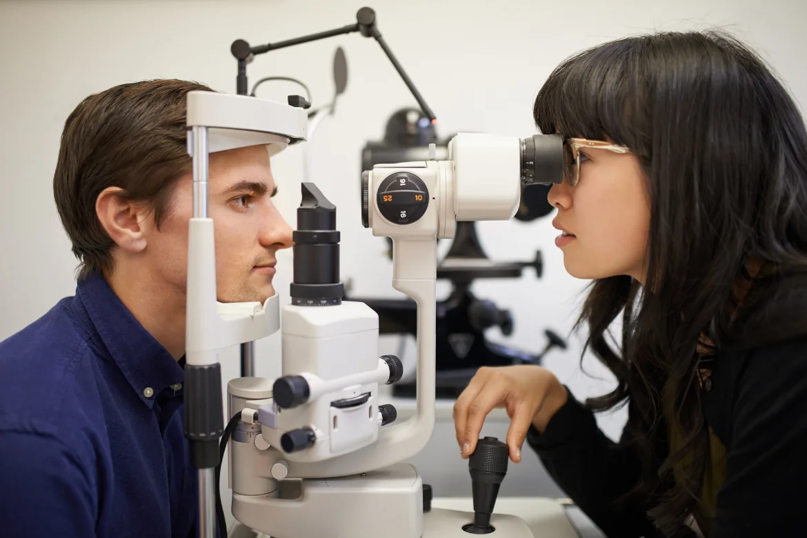 Vì sao không thể mổ Phakic ICL ngay sau khi khám?