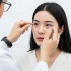 Đảo mắt trong lúc mổ cận có sao không?