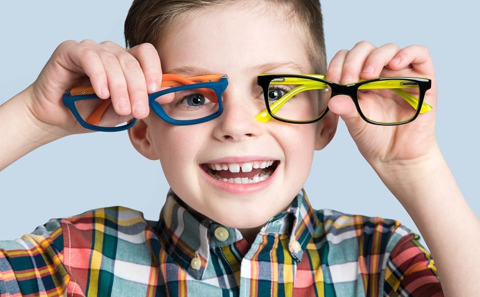 Cận thị bẩm sinh có tăng độ theo thời gian không?