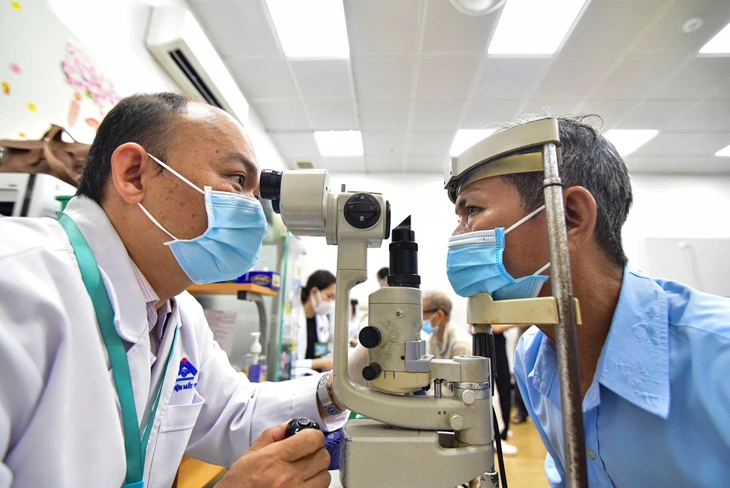 Patients receive examinations and treatment at Ho Chi Minh City Eye Hospital